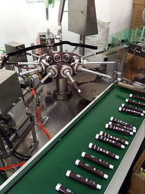 贴膜旋盖一体机