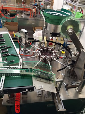 贴膜旋盖一体机